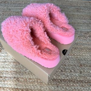 UGG Maxi Curly Platform Slides